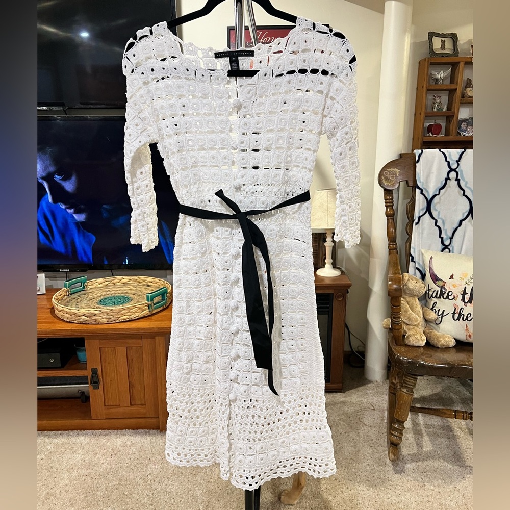 Robert Rodriguez Elegant White Lace Dress with Black Belt